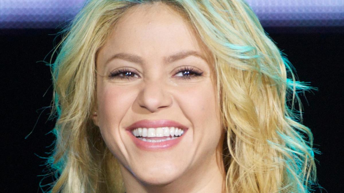 دانلود آهنگ زیبای Shakira & Wyclef Jean - Hips Don't Lie