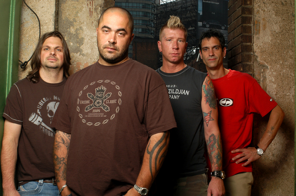 دانلود آهنگ زیبای Staind - Something To Remind You
