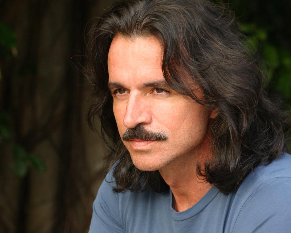 دانلود آهنگ بی کلام Yanni - Standing In Motion