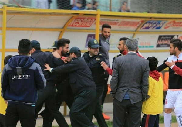 درگیری در دیدار نساجی و خونه به خونه درگیری در دیدار نساجی و خونه به خونه