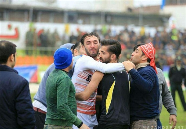 درگیری در دیدار نساجی و خونه به خونه