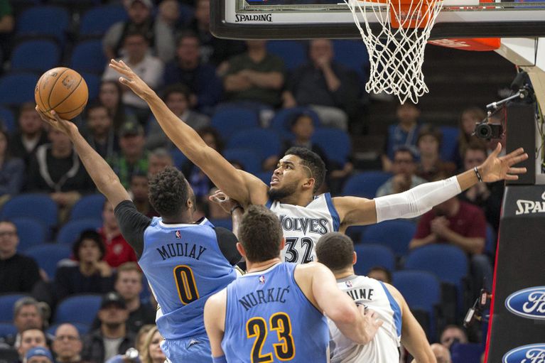 کارل آنتونی تاونز - امانوئل مودیای کارل آنتونی تاونز - امانوئل مودیای