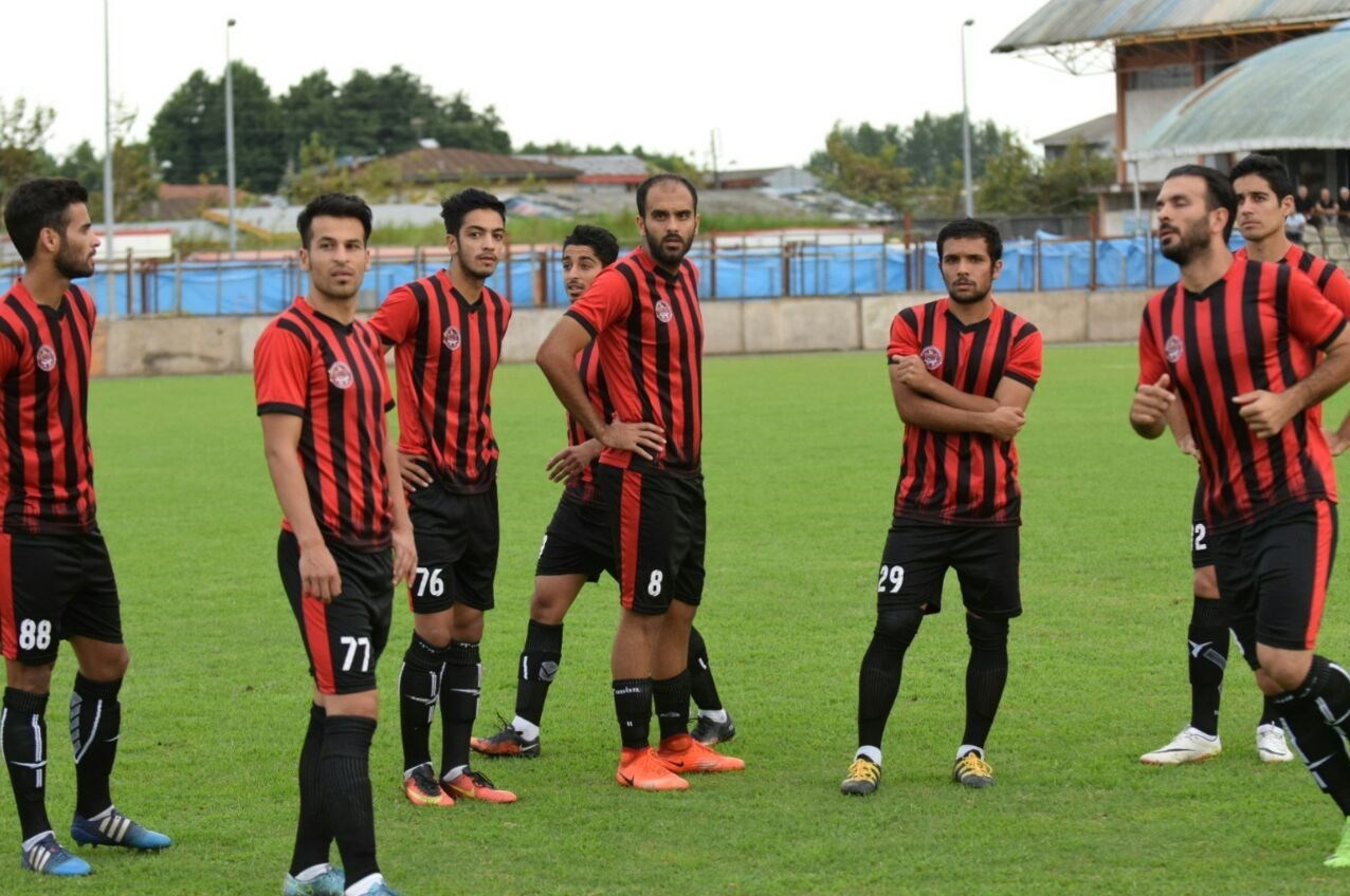 مشکی پوشان