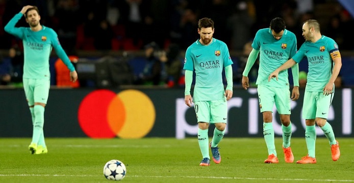ناراحتی بازیکنان بارسلونا - پاری سن ژرمن 4-0 بارسلونا