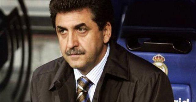 خوان گارسیا رمون در روزهای حضورش روی صندلی سرمربیگری رئال مادرید (2004)