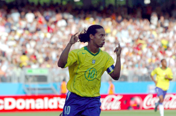 رونالدینیو - تیم ملی برزیل - Ronaldinho - Brazil رونالدینیو - تیم ملی برزیل - Ronaldinho - Brazil