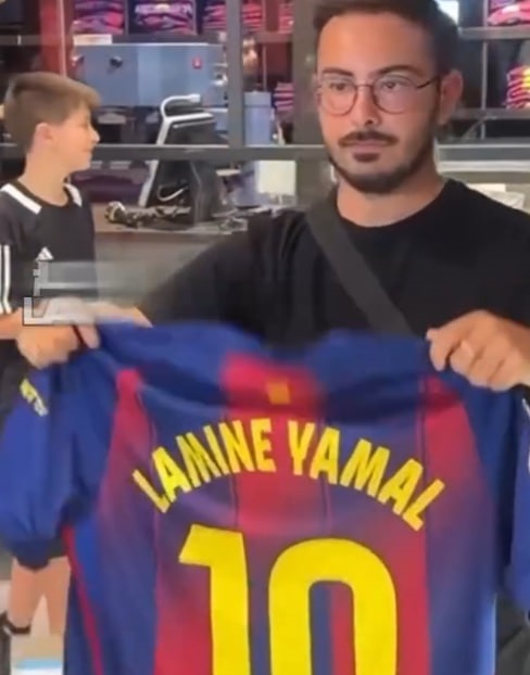 هواداران بارسلونا از همین حالا در حال تهیه پیراهن با نام و شماره 10 لامین یامال هستند!