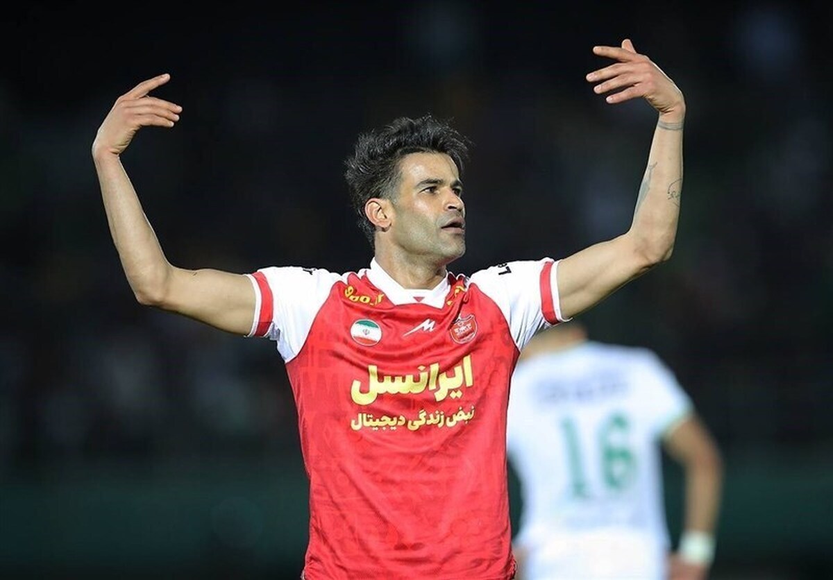 عیسی آل کثیر با پیراهن پرسپولیس