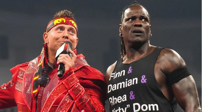 ستارگان کشتی کج WWE در شوی راو