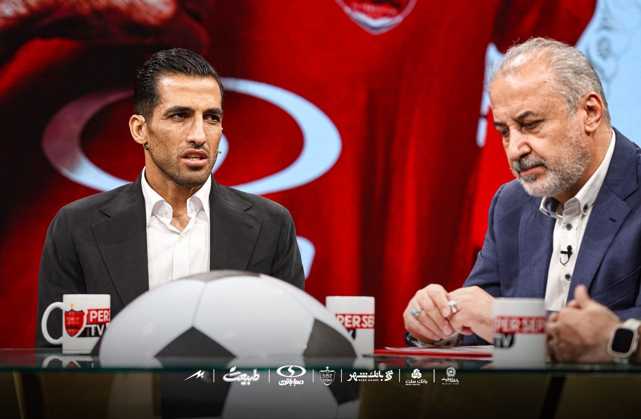 عکس از وحید امیری و رضا درویش پس از تمدید قرارداد با پرسپوليس