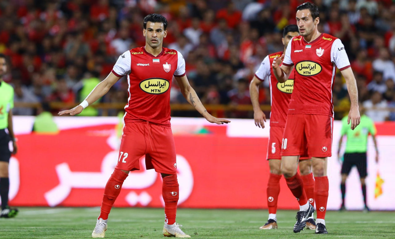 عیسی آل کثیر مهاجم سابق پرسپولیس و صنعت نفت آبادان - گئورگی گولسیانی مدافع تیم ملی گرجستان و سابق پرسپولیس تهران - بازی فینال جام حذفی بین پرسپولیس و استقلال - لیگ برتر ایران