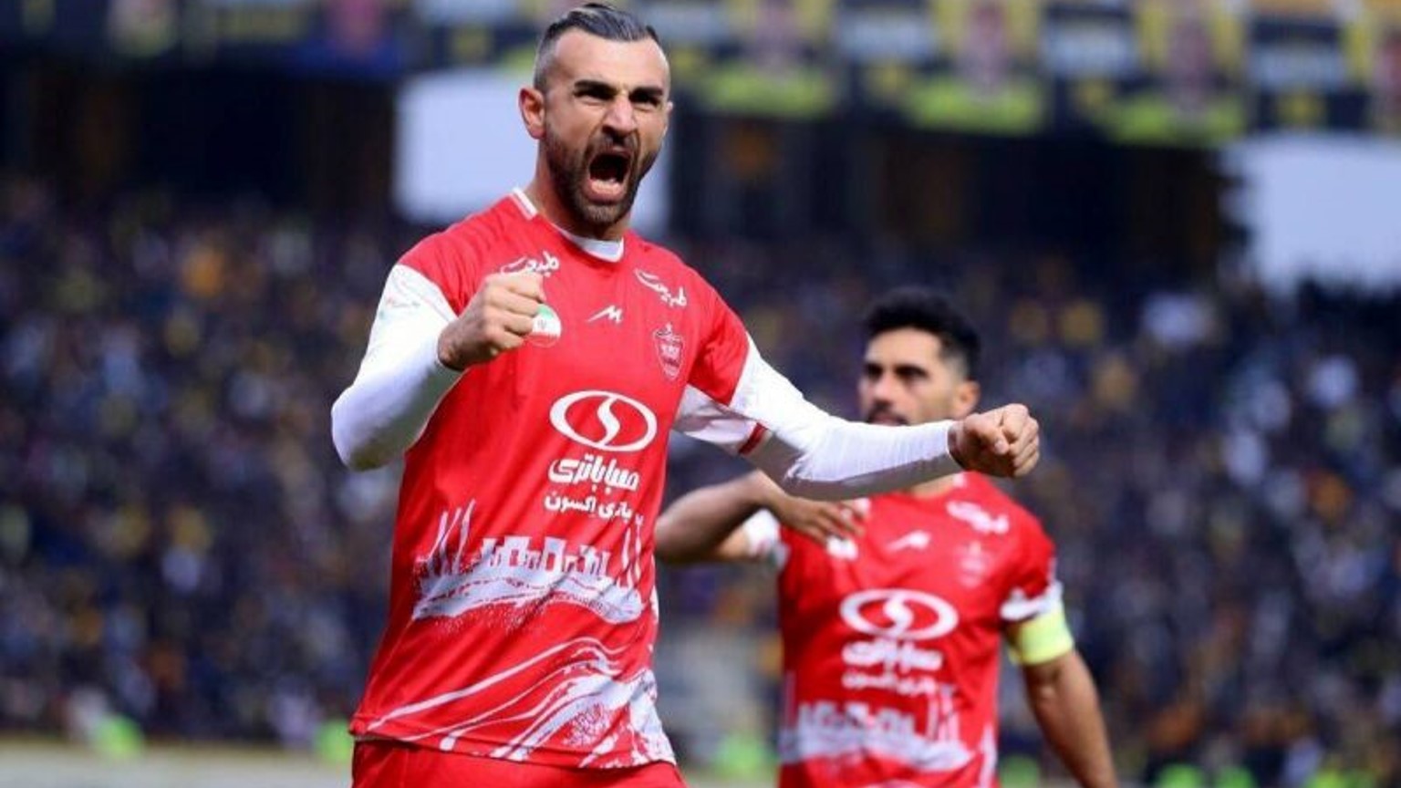 سردار دورسون مهاجم ترکیهای پرسپولیس تهران - بازیکن سابق فنرباحچه و تیم ملی ترکیه و امید عالیشاه کاپیتان پرسپولیس تهران - لیگ برتر ایران