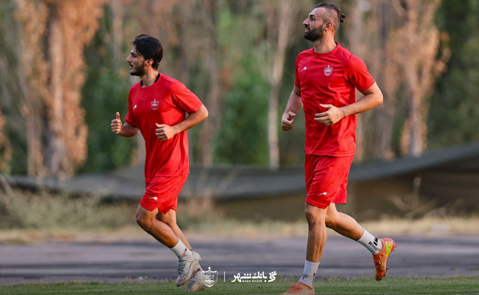 سردار دورسون مهاجم پرسپولیس تهران و بازیکن سابق تیم ملی ترکیه و فنرباحچه و آلانیا اسپور - محمدحسین صادقی وینگر پرسپولیس و سابق هوادار - لیگ برتر ایران