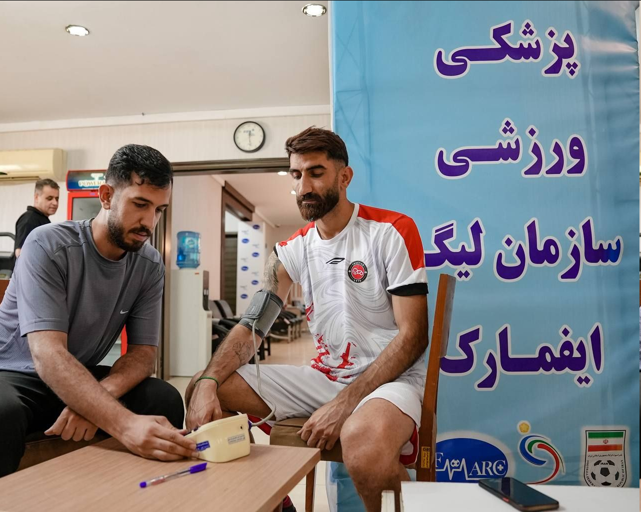 عکس از علیرضا بیرانوند در ایفمارک با تراکتور