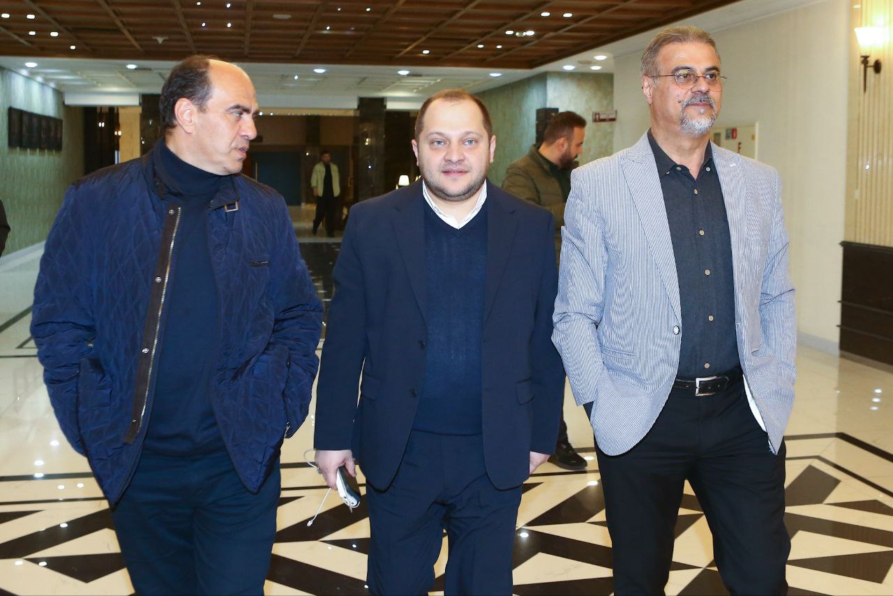 محمودرضا بابایی در کنار علی نظری جویباری