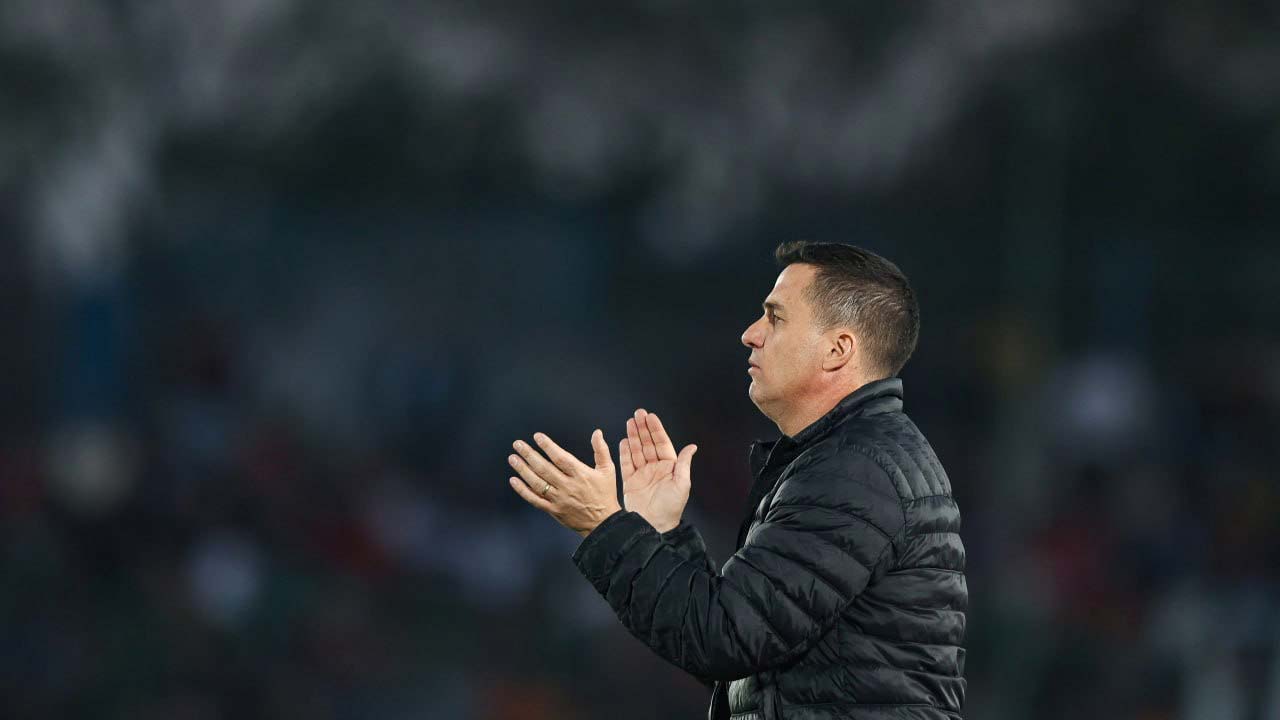 اوسمار ویرا - سرمربی پرسپولیس - پرسپولیس و استقلال خوزستان - لیگ برتر - فوتبال ایران