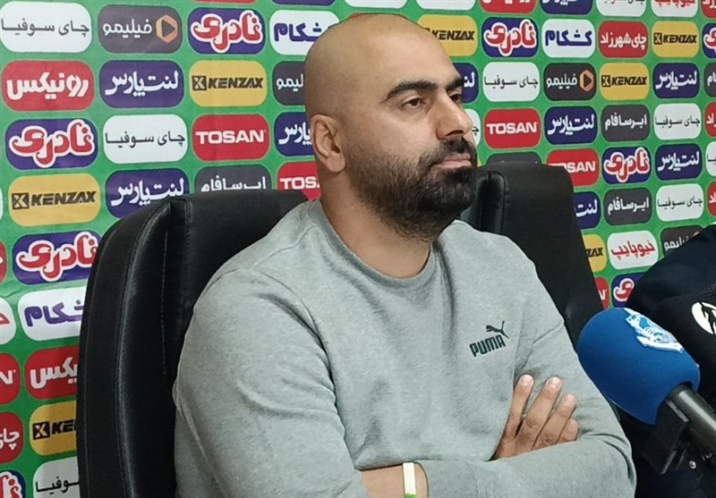 عکس از مازیار زارع سرمربی تیم ملوان