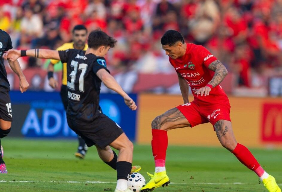 عکس از بازی شباب الاهلی و النصر امارات
