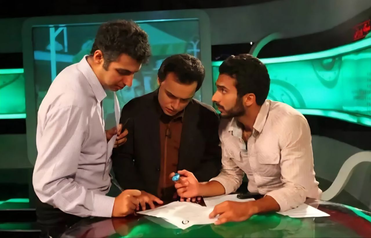 عکس از محمدحسین میثاقی و عادل فردوسی پور و حمید محمدی مجریان برنامه فوتبال ۱۲۰