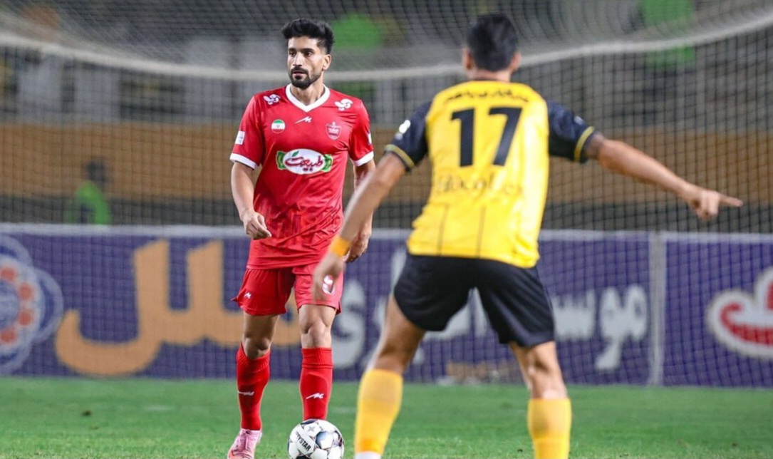 عکس از حسین ابرقویی مدافع پرسپولیس در بازی با سپاهان