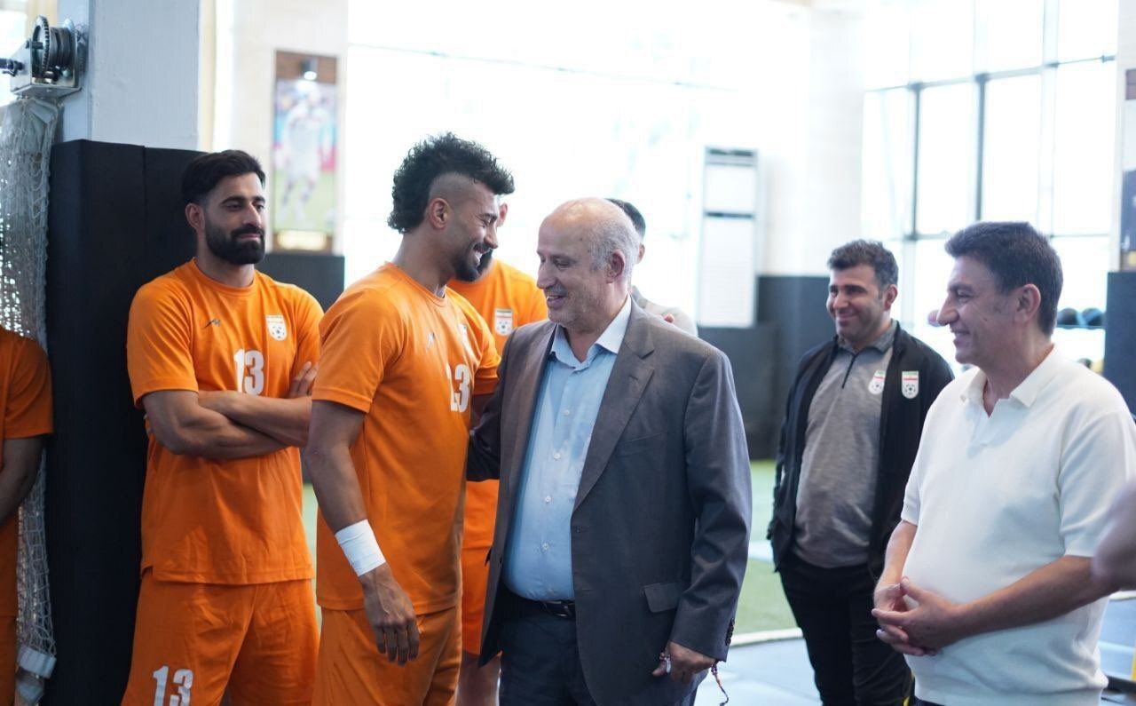 عکس از مهدی تاج رییس فدراسیون فوتبال