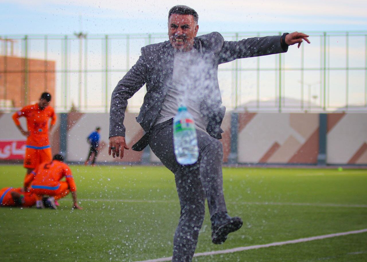 عکس از محمود فکری سرمربی نفت و گاز گچساران
