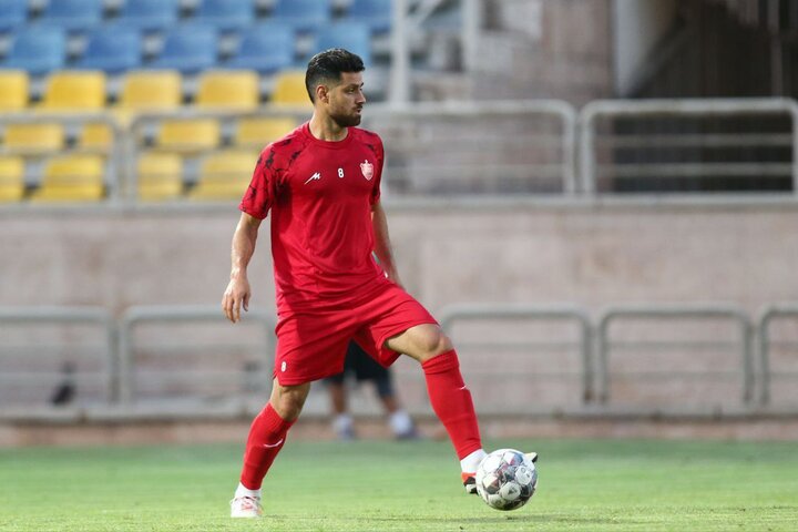 عکس از مرتضی پورعلی گنجی مدافع پرسپولیس در تمرینات