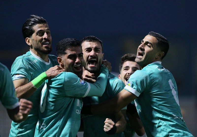 شادی بعد از گل بازیکنان پیکان پس از پیروزی برابر گل گهر - ۱۴۰۴