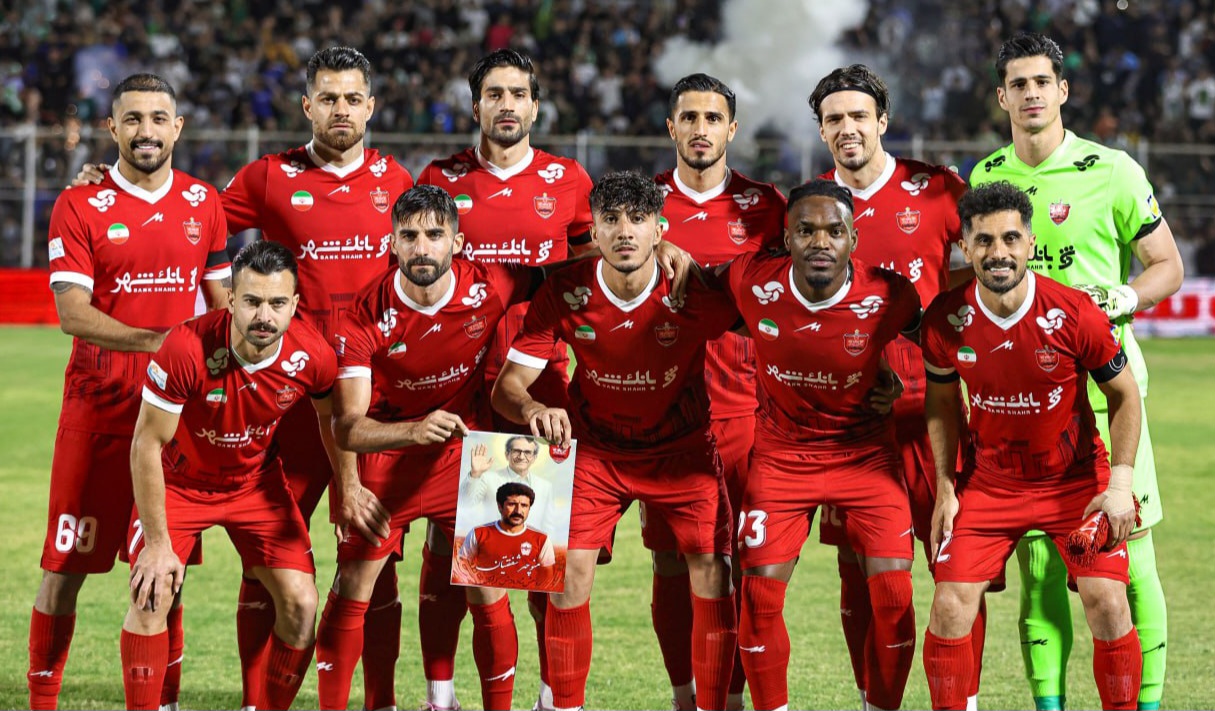 عکس تیمی از بازیکنان پرسپولیس در بازی مقابل خیبر
