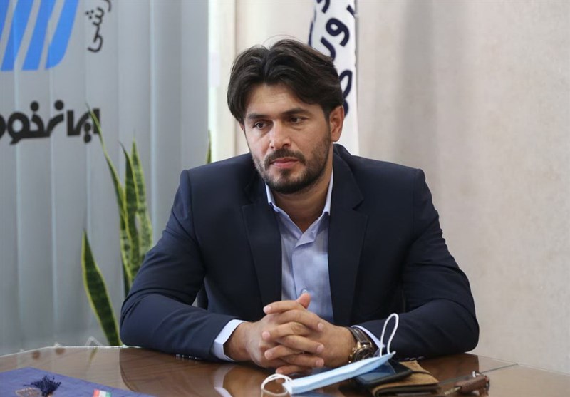 عکس از سعید دقیقی سرمربی تیم پیکان
