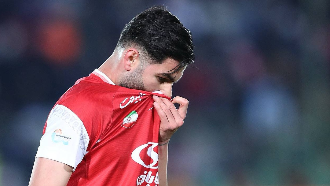 عکس از یاسین سلمانی هافبک پرسپولیس ۱۴۰۳