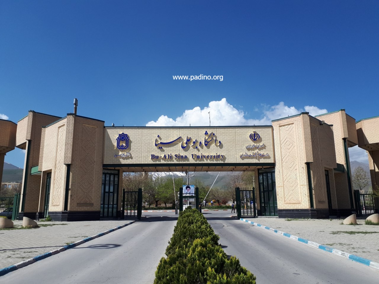 تجمع اعتراضی دانشگاه همدان به دلیل مزاحمت دانشجویان عراقی برای دانشجویان دختر