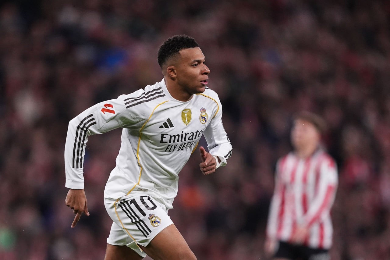 کیلیان امباپه مهاجم فرانسوی در زمین - رئال مادرید