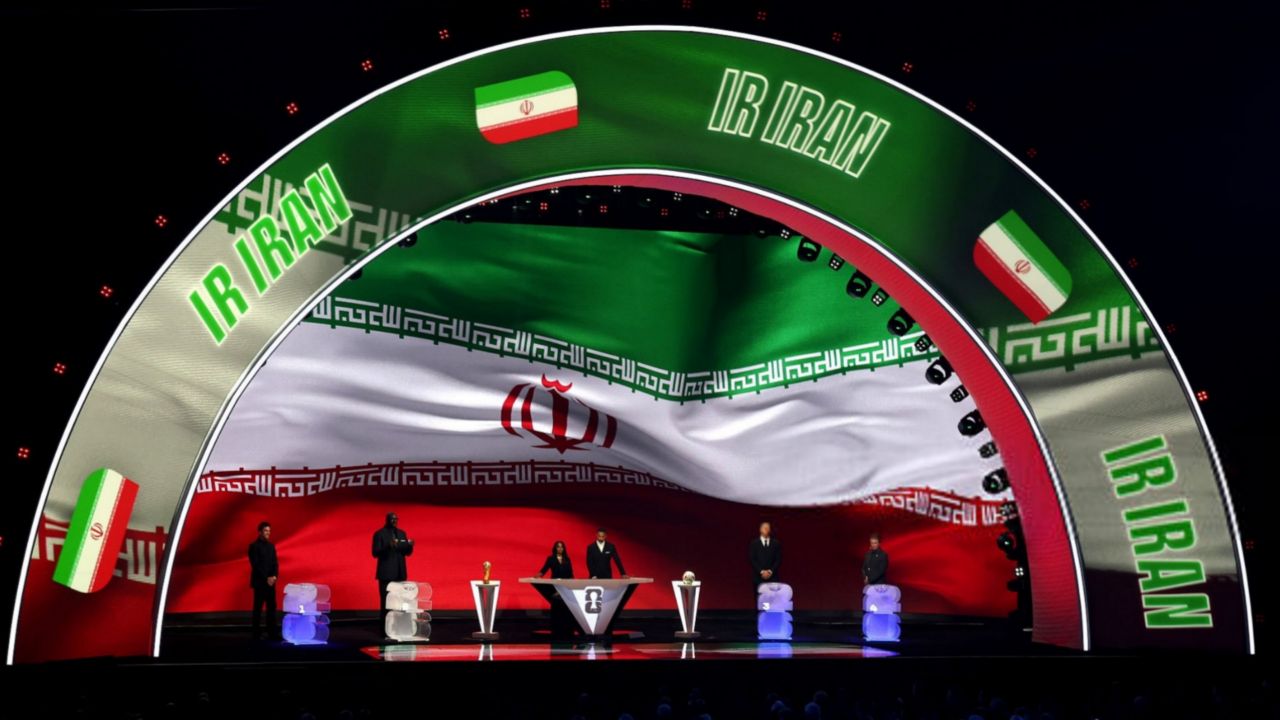 پرچم ایران در قرعهکشی جام جهانی ۲۰۲۶