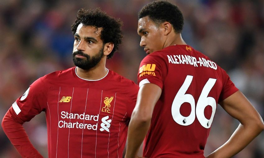محمد صلاح در کنار ترنت الکساندر آرنولد با پیراهن لیورپول