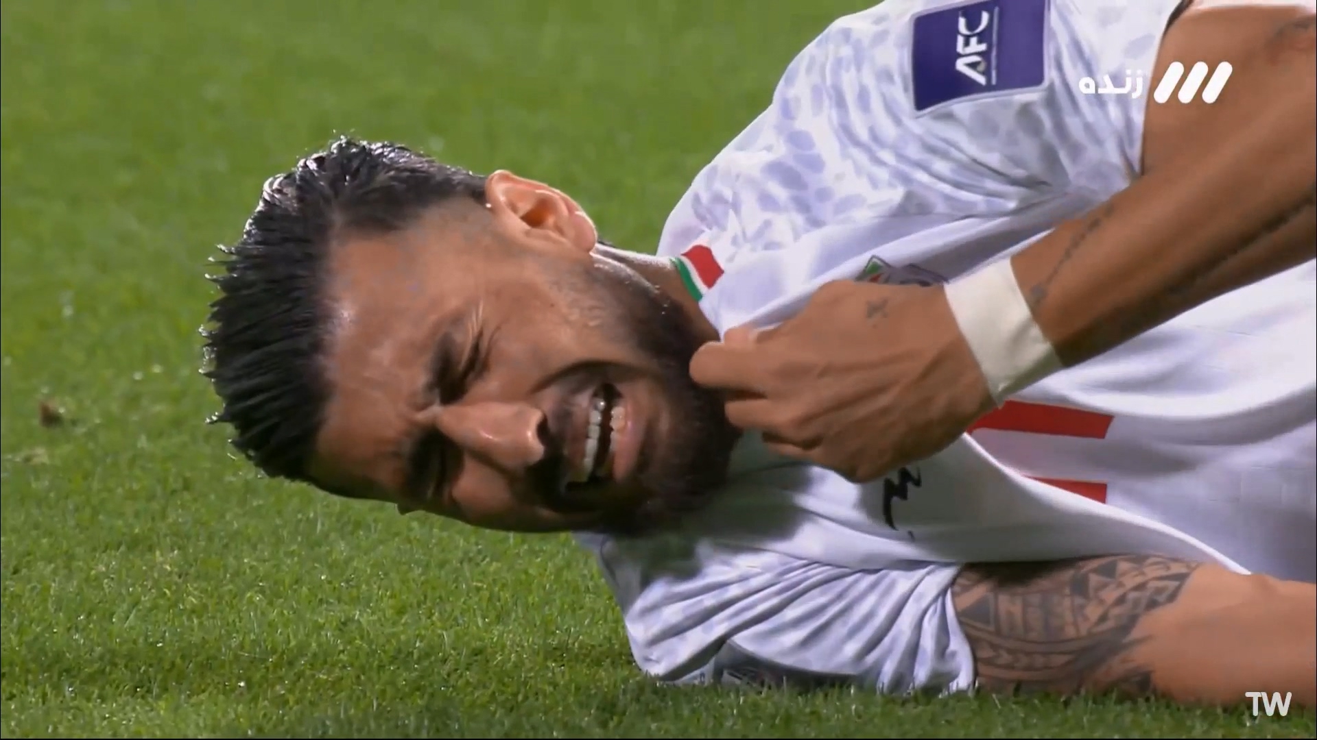 عکس از چشمان گریان محمد عسکری در بازی امید ایران