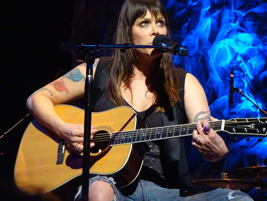 ُBeth Hart - Caught Out The Rain