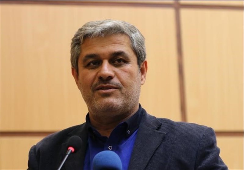 تاجگردون: زشت است که لکسوس داشته باشی و پراید سوار شوی