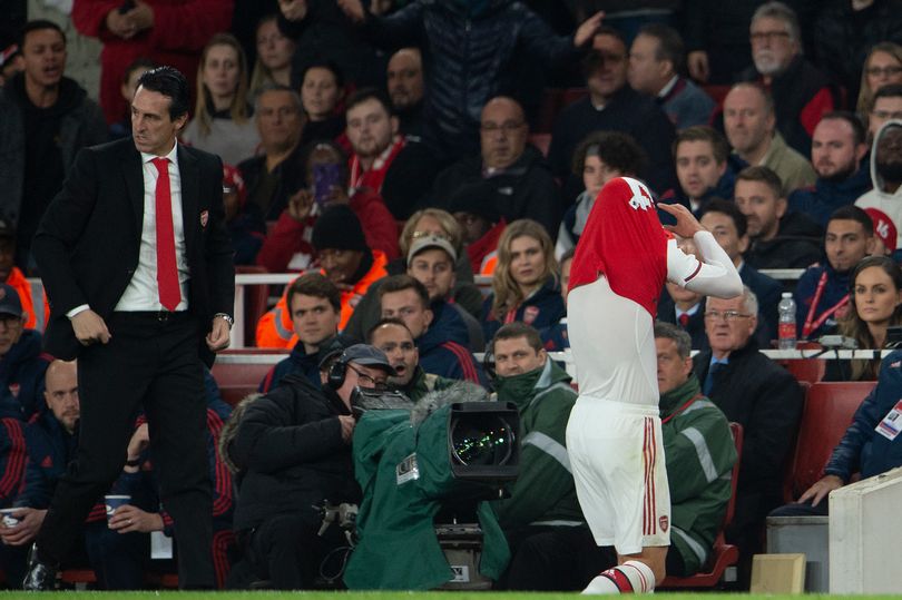 arsenal-آرسنال-هافبک-سوئيس-لیگ برتر-انگلیس-تعویض جنجالی