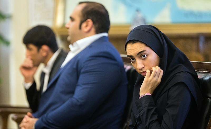 پشت به وطن، رو به وعدههای پوشالی؛ وقتی کیمیا علیزاده حکایتِ "نمک خوردن و نمکدان شکستن" را معنا می کند!