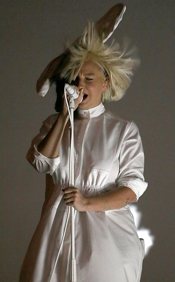 دانلود آهنگ شنیدنی و جذاب Sia Furler - First Meet Gasoline