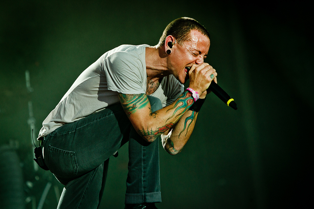 دانلود آهنگ Dead by Sunrise (Chester Bennington) - End of the world