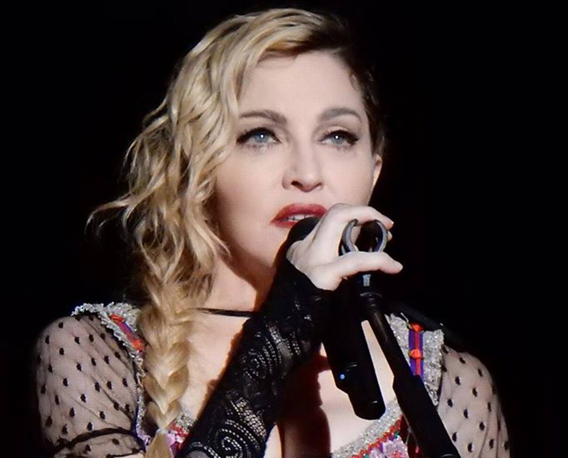 دانلود آهنگ Madonna Ft. Nicki Minaj - I Don't Give A