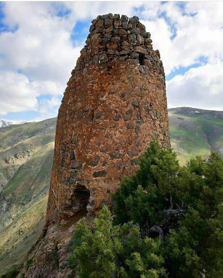 قلعه تاریخی بردوک در شهرستان ارومیه و استان آذربایجان غربی قرار دارد. قلعه نزدیک کوه های مرزی ایران و ترکیه قرار گرفته. این قلعه زیبا متعلق به دوره صفوی است... ?