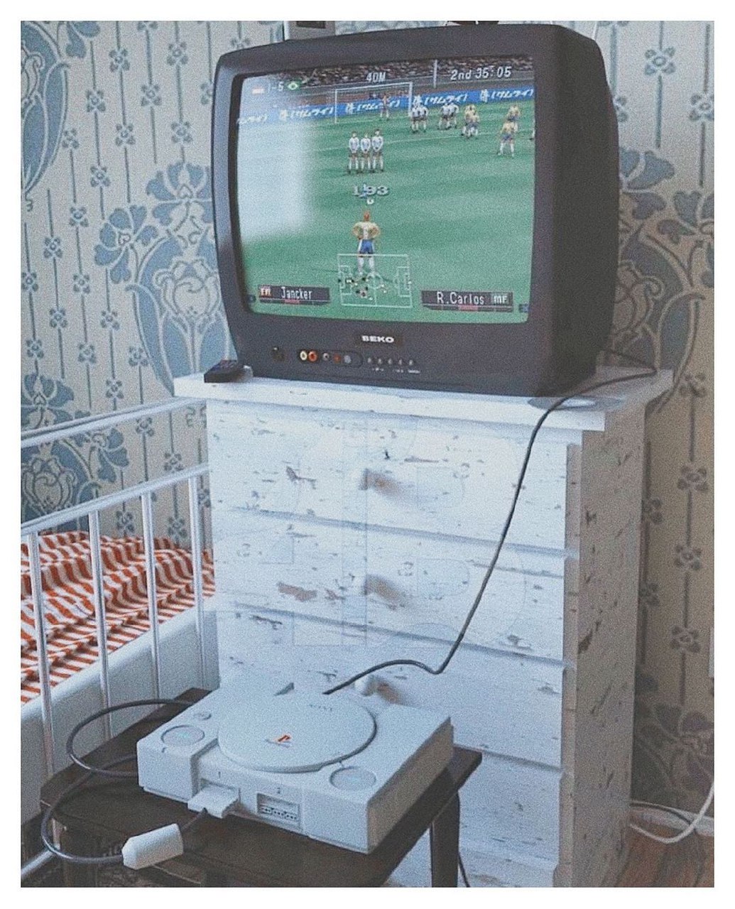 ظاهرا Ps5 ام داره میاد، ps10 ام بیاد بازم هیچی این نمیشه، چون وقتی بازی میکردی از روی بچگی و با تمام وجودت بازی میکردی.