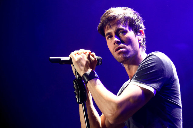 دانلود آهنگ زیبای Enrique Iglesias - Addicted