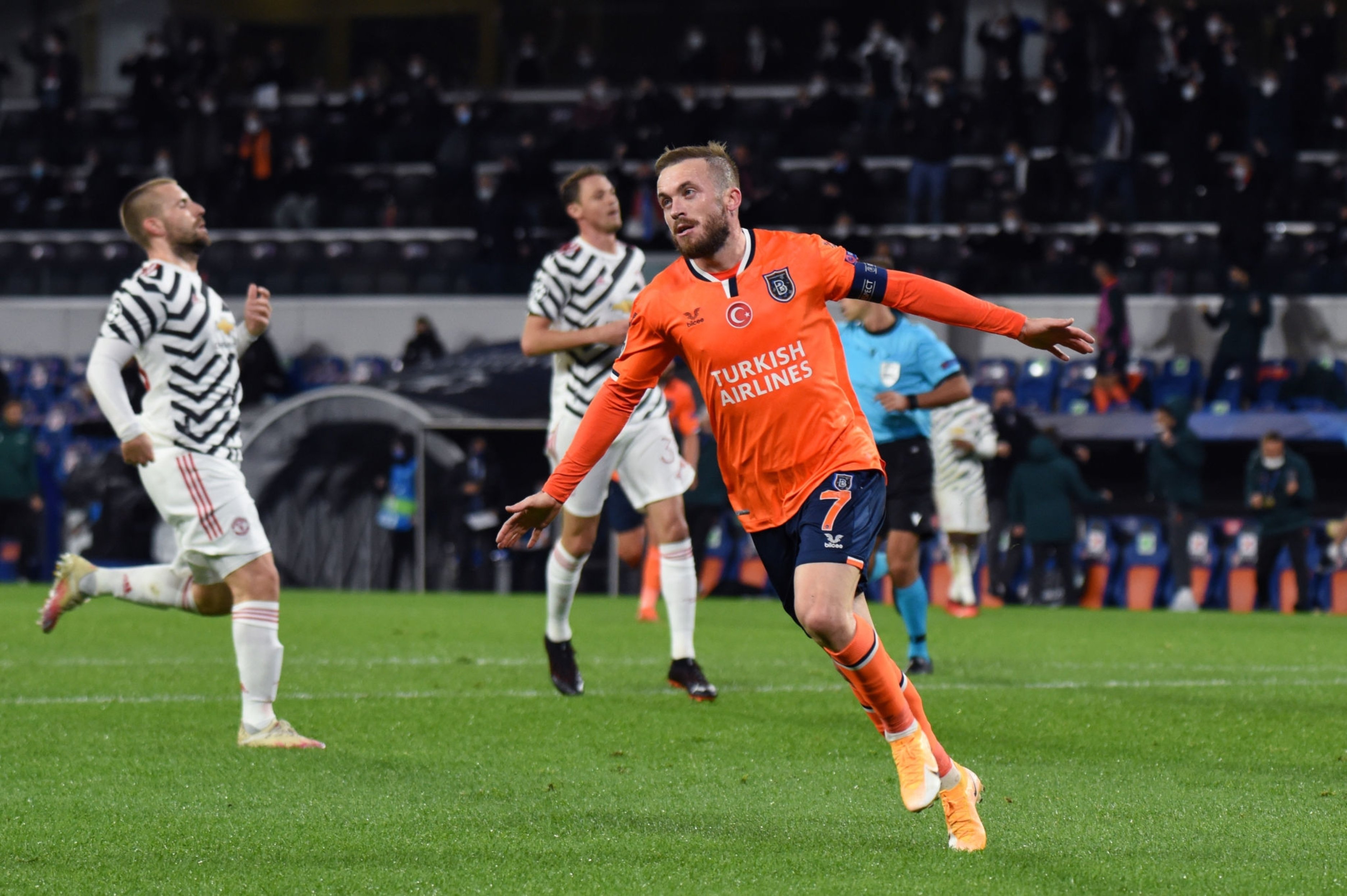 باشاک شهیر 2-1 منچستریونایتد؛ آبروریزی در استانبول