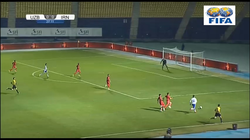 برخورد ضربه بازیکنان ازبکستان به تیرک دروازه ایران در نیمه اول (ازبکستان 0-0 ایران)