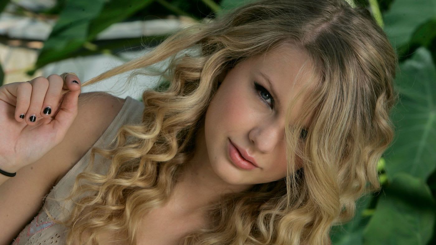 دانلود آهنگ Invisible از Taylor Swift به همراه متن و ترجمه