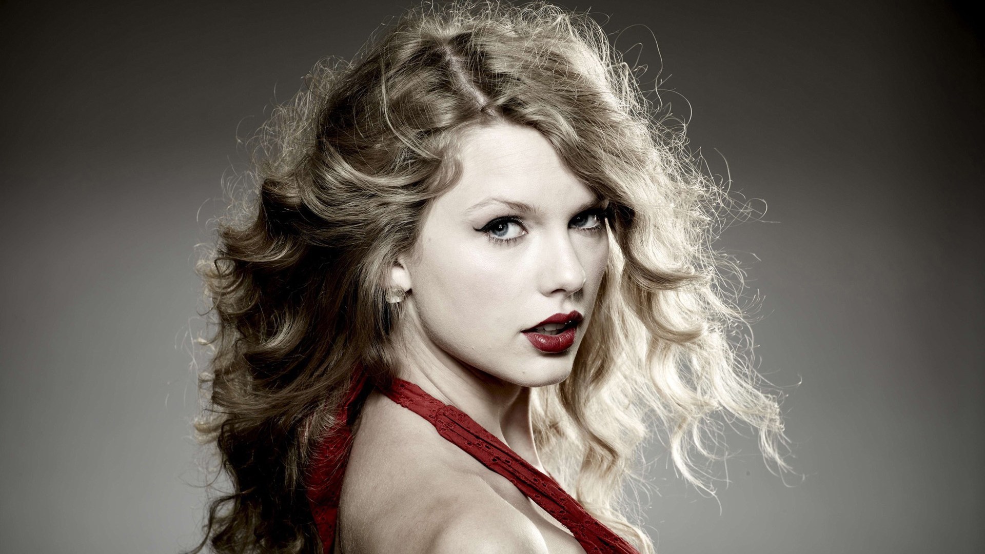 دانلود آهنگ Girl at home از Taylor Swift به همراه متن و ترجمه